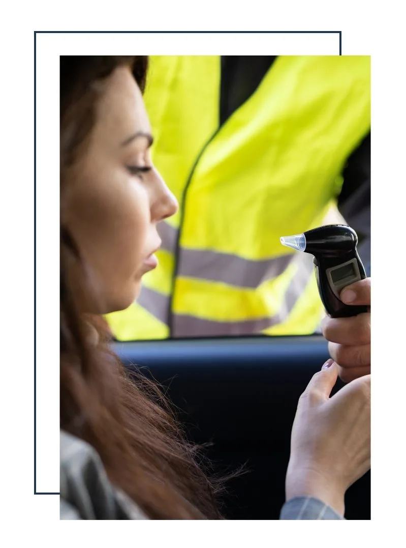 Prueba de alcoholemia realizada por agente de tráfico en un procedimiento penal